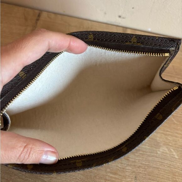 Authentic Louis Vuitton monogram toiletry - Picture 5 of 7